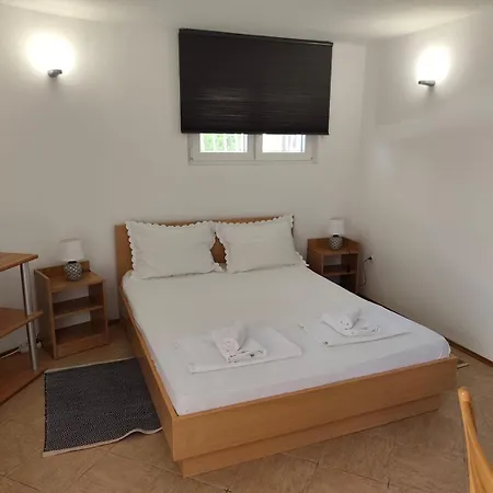 Apartment Apartments With Parking Space Primosten - 27866 *